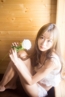 开双腿舌尖吸她的花蜜