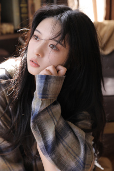 诱人的年轻的秘书4